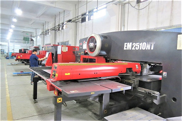 數(shù)沖機(jī)床生產(chǎn)線(xiàn)-東莞五金制品公司