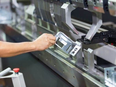 深圳五金沖壓廠，校正工藝特點詳解